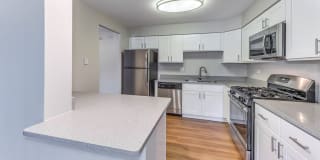 Twin Lake Towers Apartments Gallery 4
