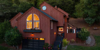 Stunning Mid-Century Modern 5bed/3.5 bath Home on 1.92 acres Gallery 1