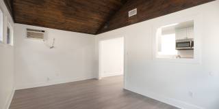Minutes from Downtown and Blocks from St Edwards - Charming single-story Home Gallery 14