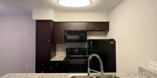 Pool Side Condo! Gallery 6