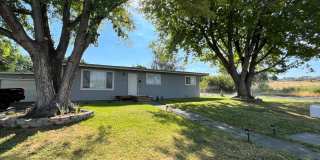 Cozy Home on Corner Lot! Gallery 1