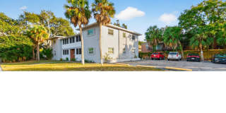 Charming 2BR Duplex in Saint Petersburg Gallery 1