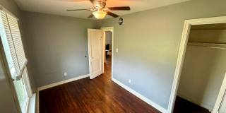 2 bed house on Rva Northside!  Central hvac, hardwoods,all electric, lots of parking, laundry, Gallery 25