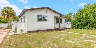 Beautifully Renovated 2BR + Bonus Room Home in Central Oak Park – Prime St. Petersburg Location Gallery 1