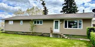 Pet Friendly 2 Bed 2 Bath Single Family Home With Garage, Private Deck and Big Yard! Gallery 1