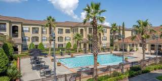 Luxury One Bedroom Condo Near Towne Center Gallery 1