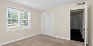 Lovely Two Bedroom Condo in Cotswold! Gallery 18