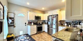 425 JUNIPER Street Gallery 12