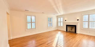 3/2 Duplex Conveniently Situated in an Established Neighborhood! Gallery 6