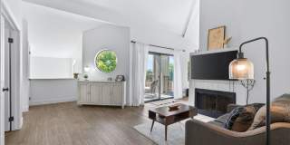 2 Bedroom Condo for Rent in Redding CA | Pool, Spa, Fireplace, Balcony Gallery 37