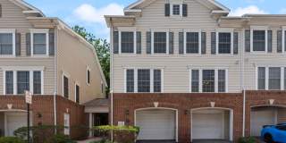 Elegant Townhome in Sought-After Groveton Woods Gallery 1