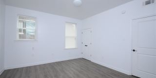 528 E PARKWAY Ave Gallery 9