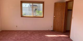 Large 2 Bedroom Hucrest Home! 1 Year Lease Required Gallery 7