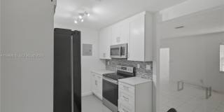 1425 NW 10th Pl Gallery 3