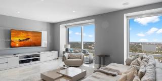 1425 Brickell Ave Gallery 17