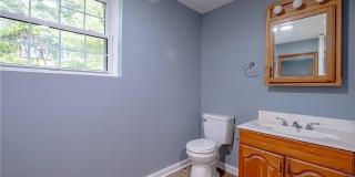 Room in 5 Bedroom Home at Kinnamon Rd Gallery 26