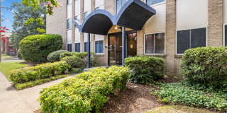 Quiet Norfolk Condo – Utilities & Parking Included! Gallery 1