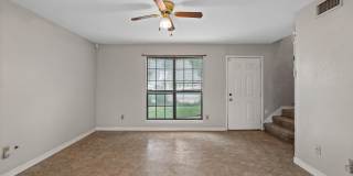 Cobblestone Townhouse - End unit close to parking Gallery 18