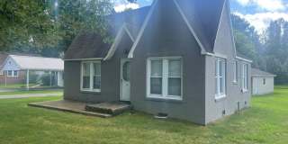 Desirable Brick Home on Elm Street! Gallery 1