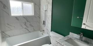 Charming Three Bedroom Pet Friendly Home in Albany! Gallery 1