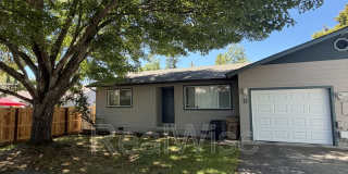 249 SW Rogue River Ave Gallery 1