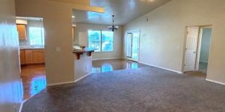 Beautiful and spacious 3 bed 2 bath home in Meridian just off Ten Mile and W Pine Ave Gallery 4