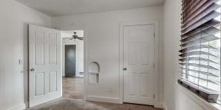 2111 N Linn Gallery 22