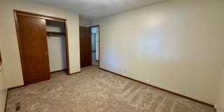 Beautiful walk-out house in SOUTH Lincoln Gallery 12