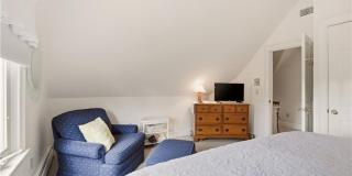 158 Narragansett Avenue Gallery 17