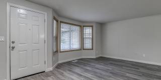Spacious 4 Bedroom/2.5 Bath Hazell Dell Home! Gallery 4