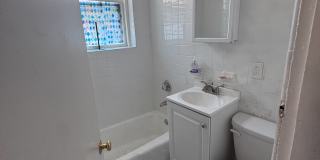 Beautiful 3 bed with in unit laundry and balcony GREAT DEAL for 9/1/26 Gallery 8