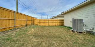 Beautifully designed and thoughtfully maintained duplex Gallery 4