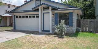 Charming 2-Bedroom Home in North Austin. Gallery 1