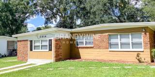 2016 East Crenshaw Street Gallery 1