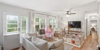 Bright Alexandria Condo with Private Patio & Community Pool! Gallery 1