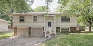200 SE Crestwood Dr Gallery 1