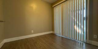 2 Bedroom Upstairs Condo with Bonus Room Near UNLV! Gallery 8