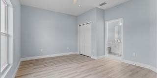 702 Broadway Avenue Gallery 12