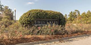 50% OFF 1ST MONTH RENT -----  3B/2.5B Townhome located in Twin Lakes Neighborhood! Gallery 3