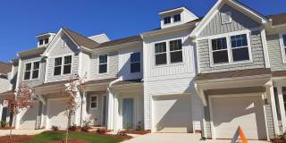BEAUTIFUL 3BD Townhome Walking Distance to Downtown Gallery 1