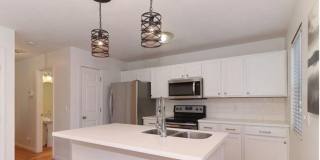4 Bedroom Townhome for Rent in Normal! Gallery 4
