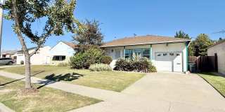 Charming Lakewood 2-Bedroom Home with Huge Backyard & Garage Gallery 1
