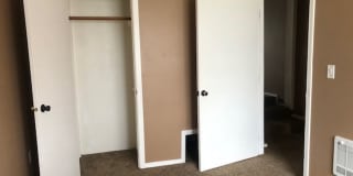 VINTAGE BUNGALOW NEAR CORBIN PARK AVAILABLE NOW!! Gallery 8