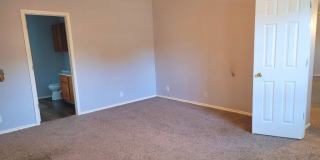 2438 Encino Cedros Gallery 12