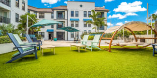 Magnolia Square Gallery 31