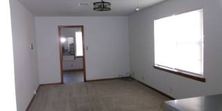 Charming Cottage on A. Avenue - MOVE IN SPECIAL $200 OFF 1st Months Rent: Gallery 32
