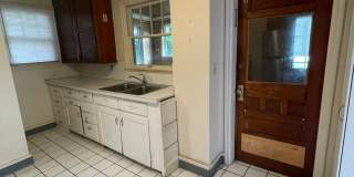 4 bedroom 1 1/2 bath single family house with yard. Gallery 22