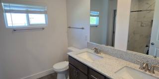 Beautiful, Clean 4 bedroom with Solar!! Gallery 13