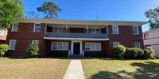 Located in Savannah, GA, this oversized 2-bedroom, 2-bathroom unit. HALF OFF first full months rent with acceptable application and credit. Gallery 1