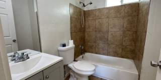 Cute 2 Bedroom, 1 Bathroom Cottage Gallery 15